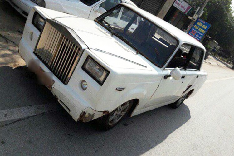 Vào hồi đầu năm 2015, hình ảnh chiếc  Rolls-Royce tự chế từ Lada cũ tại Bắc Ninh đã được đăng lên mạng và lập tức gây xôn xao. Đến nay, sau 2 năm, người ta lại bắt gặp chiếc Rolls-Royce Phantom "made in Vietnam" siêu rẻ này chạy trên đường phố Bắc Ninh.